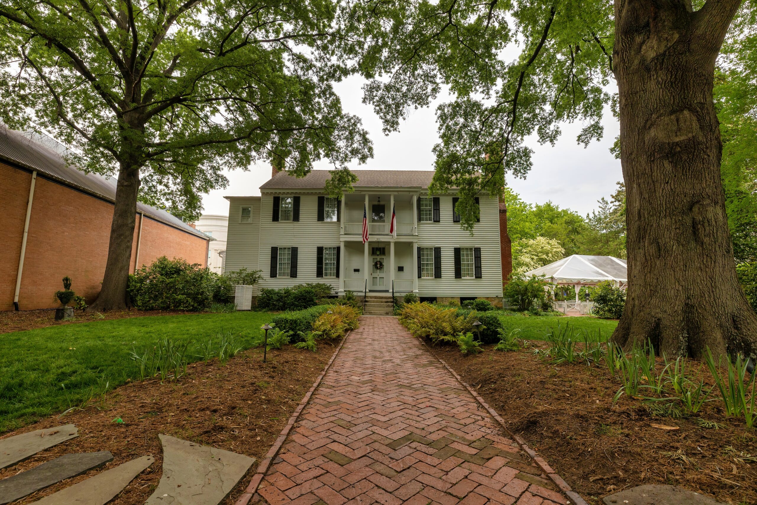 How to Clean a Brick Walkway